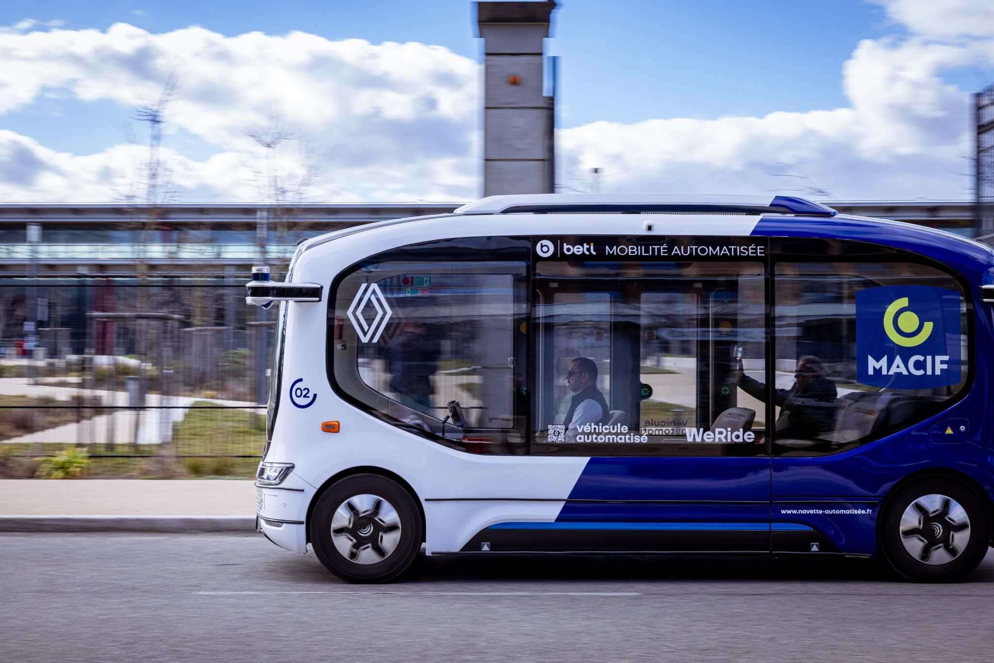 WeRide Makes First European Fully Driverless Commercial Robobus Deployment in France with Beti, Renault, Macif